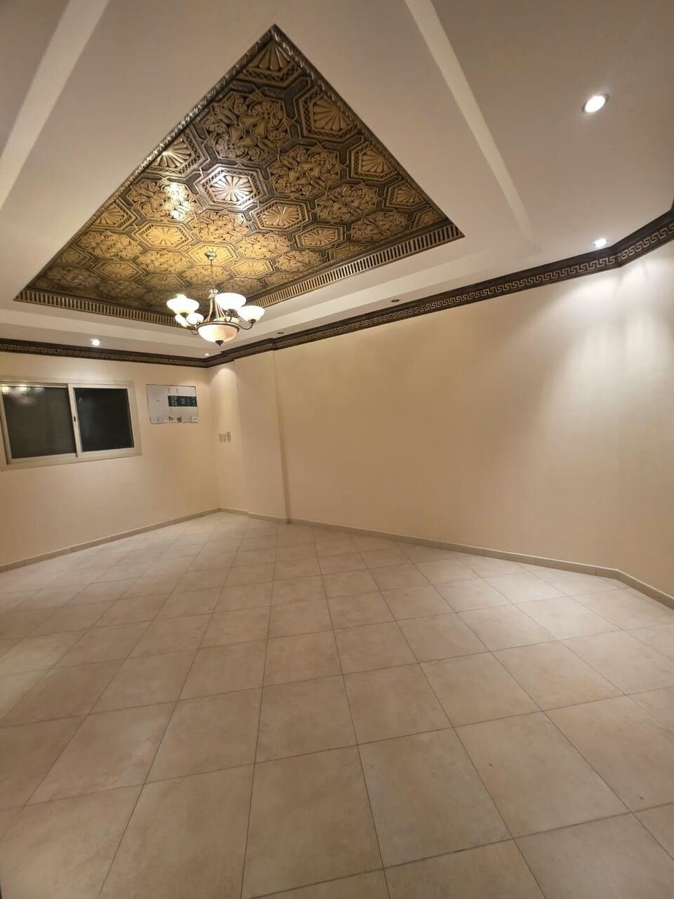 SAR 28000/year, 3 BR, Consists Of:- 3 Bedrooms, A Living Room, 2 Bathrooms, And A Kitchen, Fast Floor, Elevator