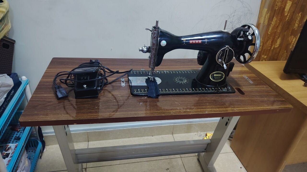 SAR 450, SEWING MACHINE WITH LIGHT WEIGHT SLEEK BASE