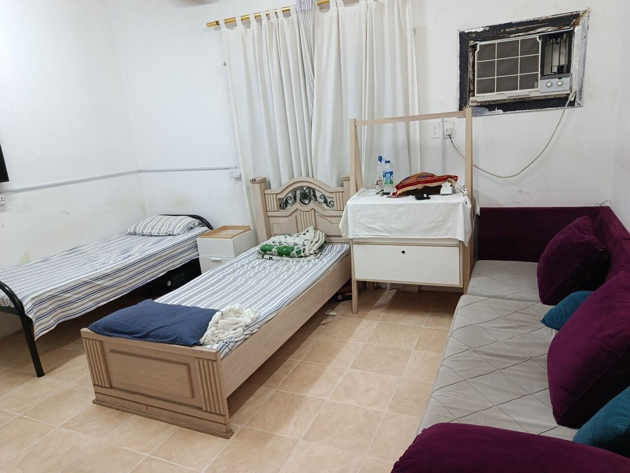 SAR 550/month, Neat And Clean Furnished Bed Space In 3 Bhk Family Apartment For Educated Person
