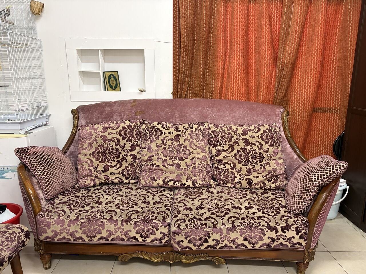 SAR 2200, Urgent Sale Royal Sofa Set With Cusion’s.