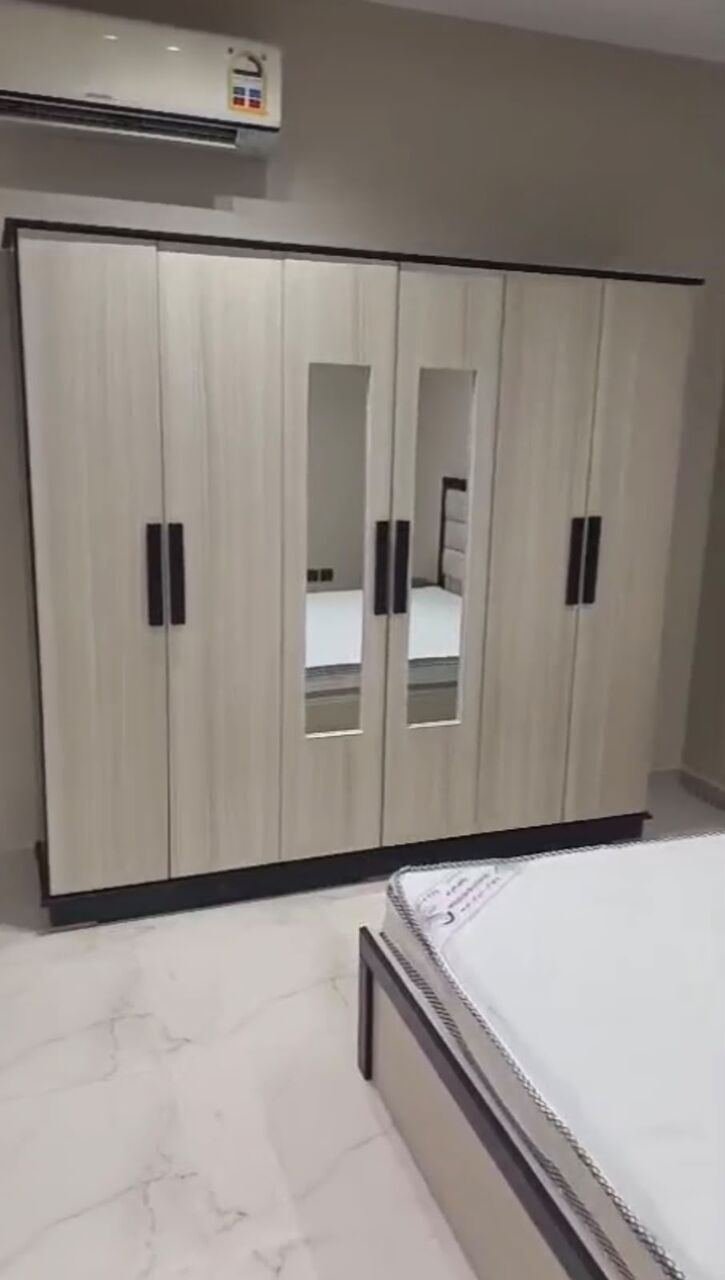 SAR 1850, Urgent Moving Sale – Queen Bed, Wardrobe, Mirror & 86L Refrigerator | Riyadh