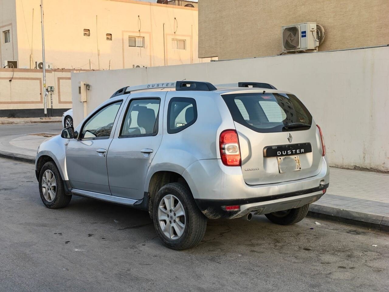 SAR 16, Renault Duster (SUV) - Silver Color, 2015, Automatic, 200000 KM, Personal Use Car