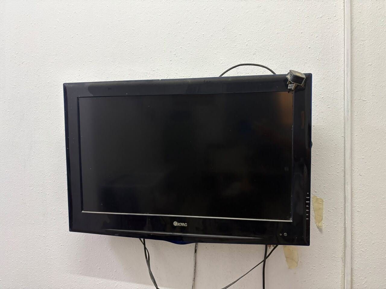 SAR 150, Old KMC 32 Inch Standard HD Ready TV For Sale