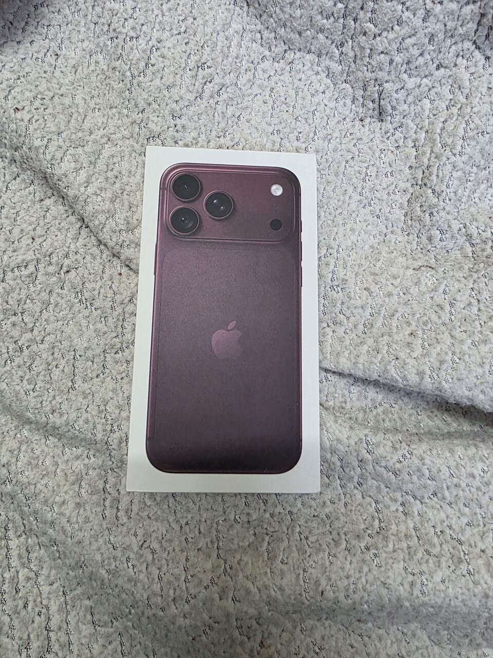 SAR 7800, IPhone 18 Pro Max 512gb Box Packed Sealed Pack Sale Swap Burgundy Color