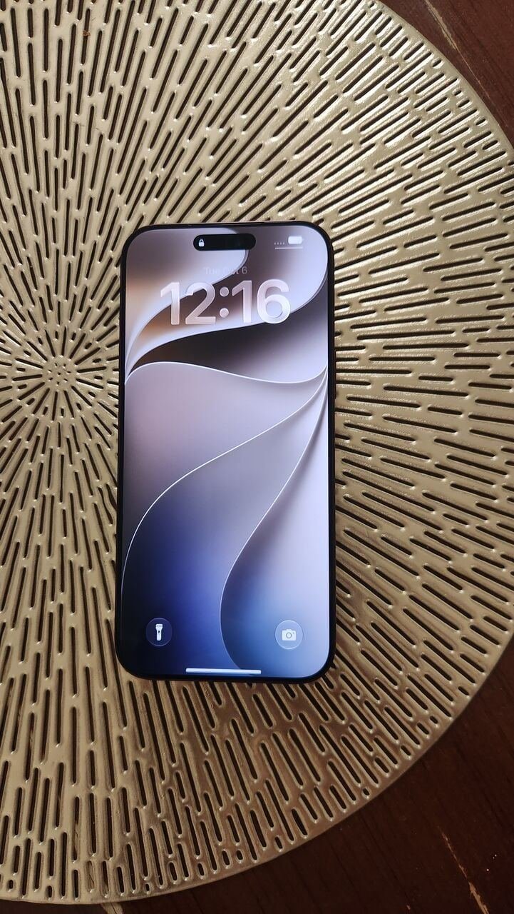 SAR 5900, IPhone 18 Pro Max 256 GB Burgundy Color