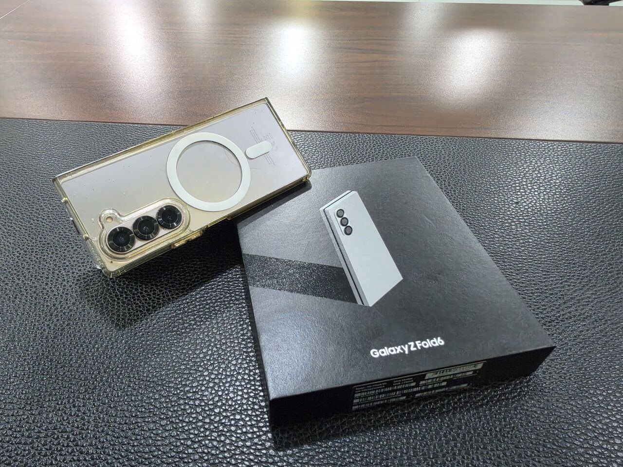 SAR 3000, Fold 6 256 Gb ; 12 Gb Ram Scrachless, With Box Dont Call For Exchange.