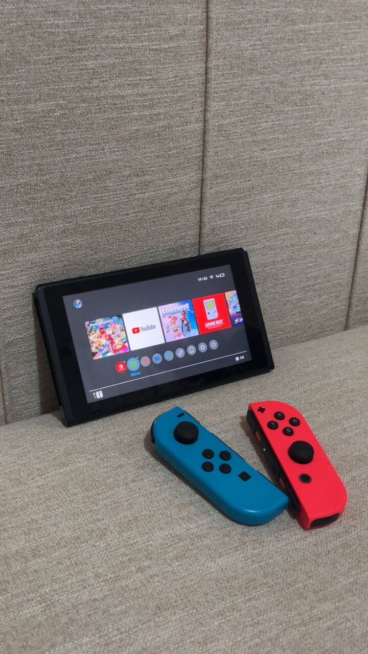 SAR 1000, Nintendo Switch V2 – Like New – Complete Set