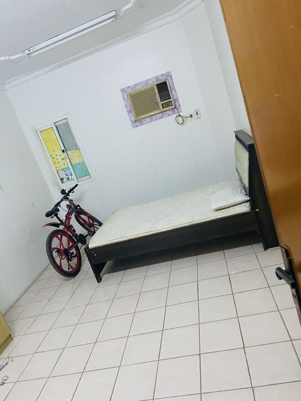 SAR 600/month, Room Available For Rent In A Shared Flat In Dammam, Behind The Old Nesto. Rent Is 600 SAR