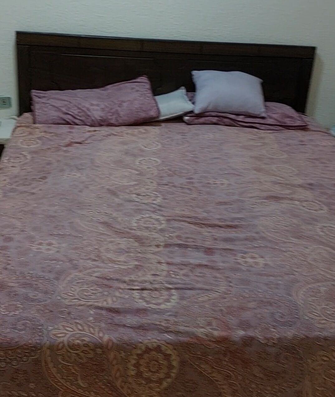 SAR 450, King Size Bed With Matress And 2 Side Tables