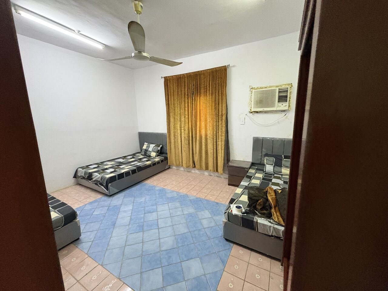 Bed Space & Room Available