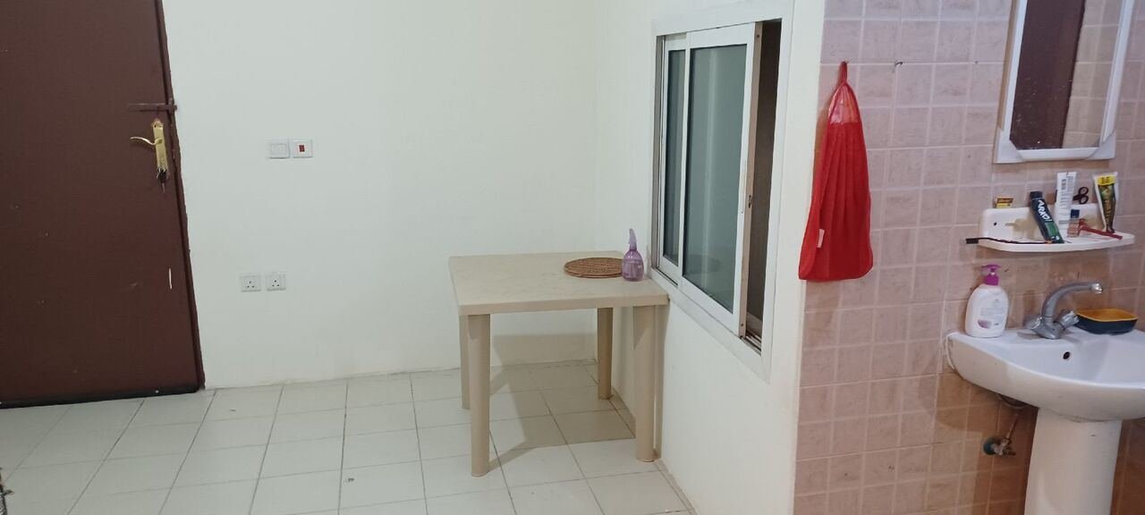 SAR 110, DINING TABLE WITH 4 CHAIRS 110SAR