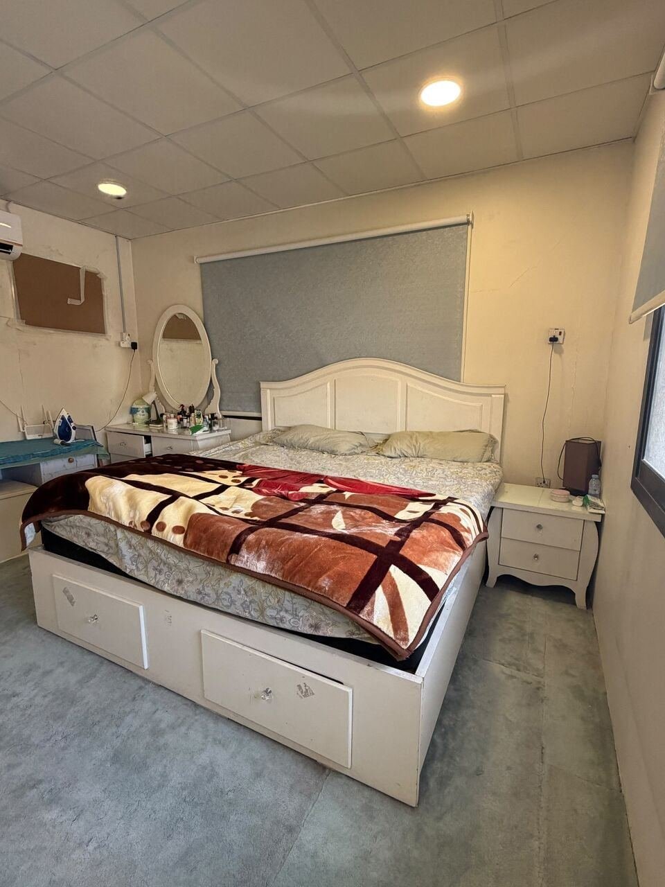 SAR 1800, Complete Bedroom Set For Sale – King Size Bed, 6-Door Wardrobe, Dressing Table & Sidetable