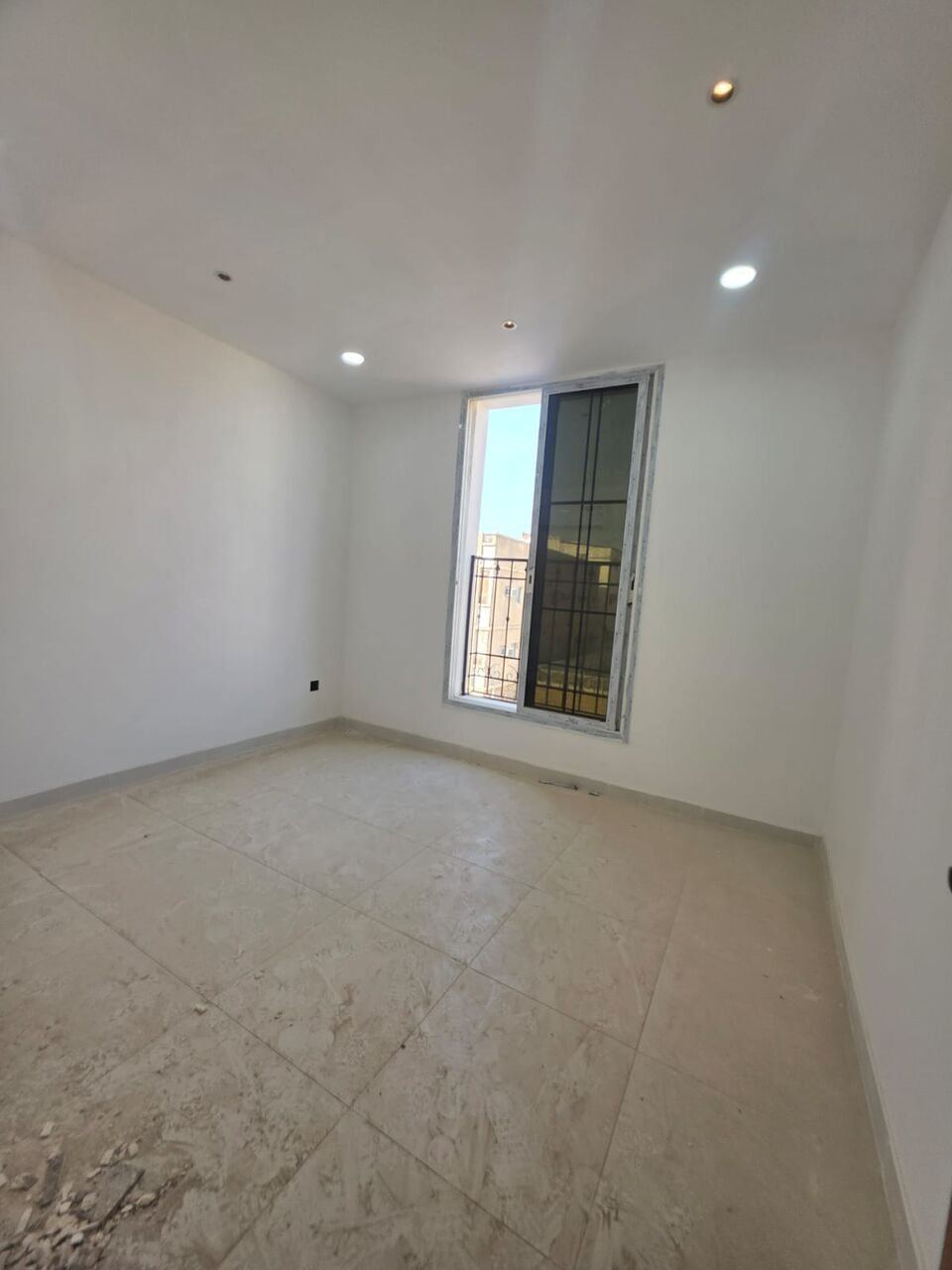 SAR 35000/year, 3 BR, 3 Bedrooms, A Living Room , 2 Bathrooms, And A Kitchen, Fast Floor, External,with Air C