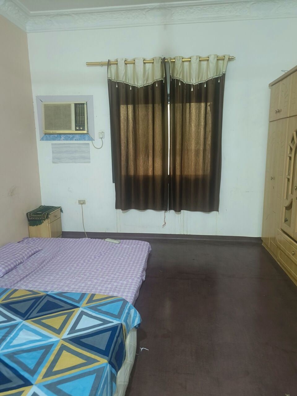 SAR 800/month, Semi Furnished Single Room Available For A Bachlor In 3 Room Apartment