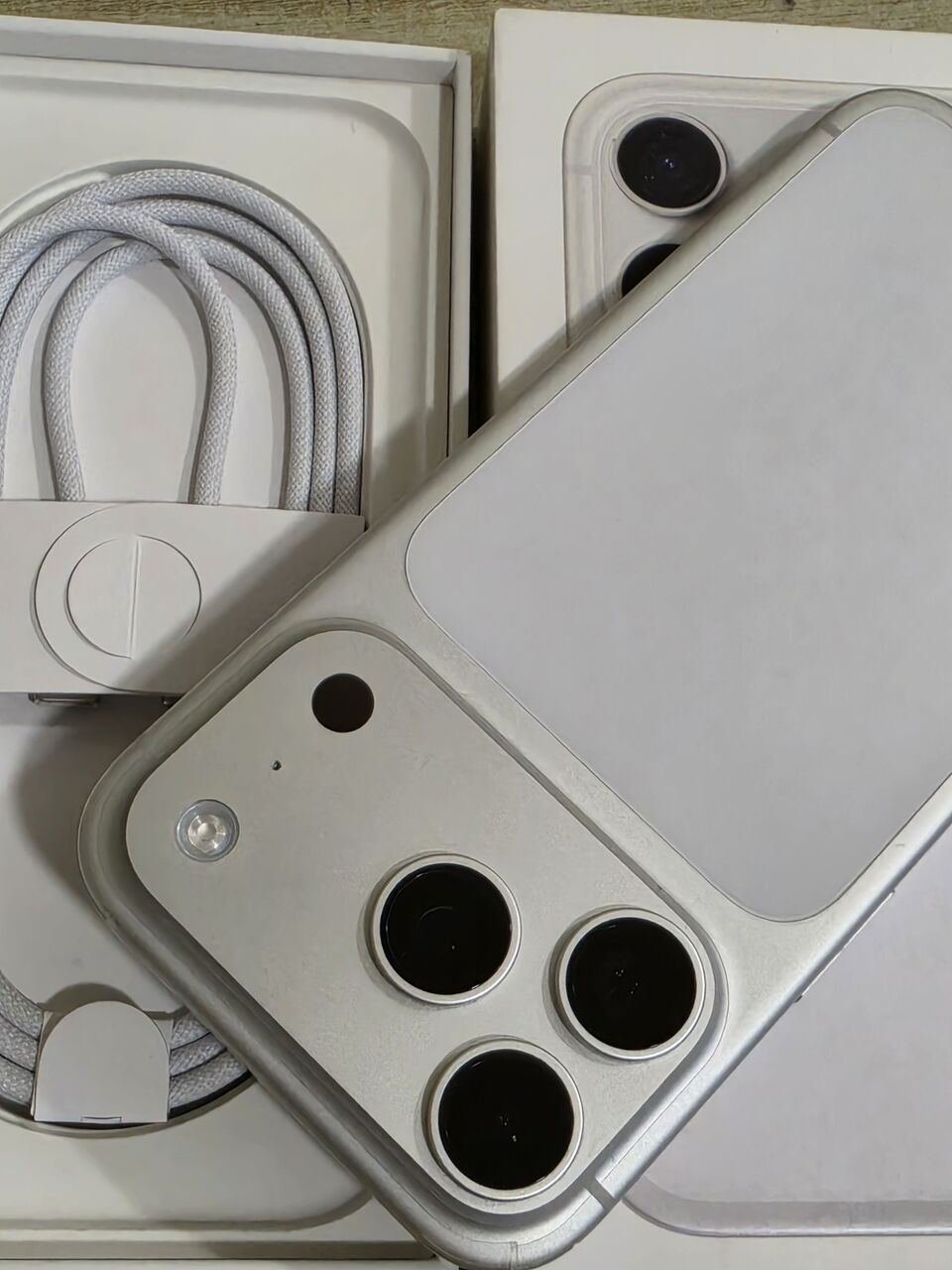 SAR 3900, IPhone 17 Pro