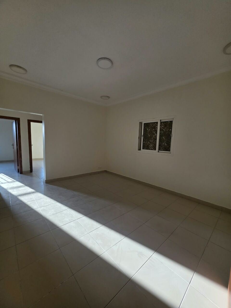 SAR 27600/year, 3 BR, 3 Bedrooms, A Hall, 2 Bathrooms, A Kitchen,with Air Conditioners And Elevator,available