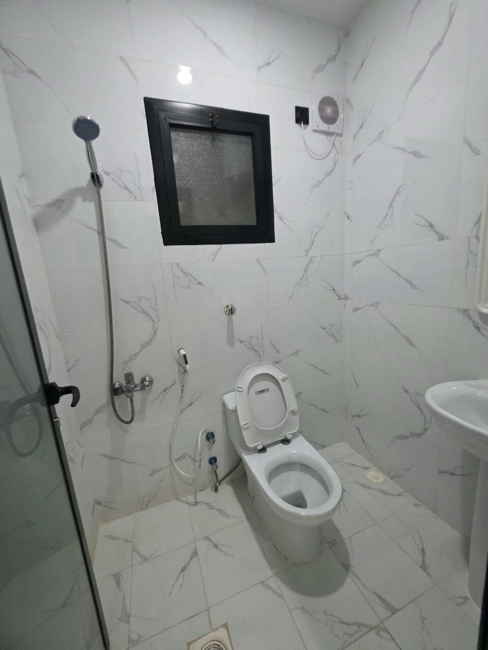 SAR 26000/year, 2 BR, New Luxury 2 Bedrooms, A Hall, 2 Bathrooms, A Kitchen,with Air Conditioners And Elevator,p