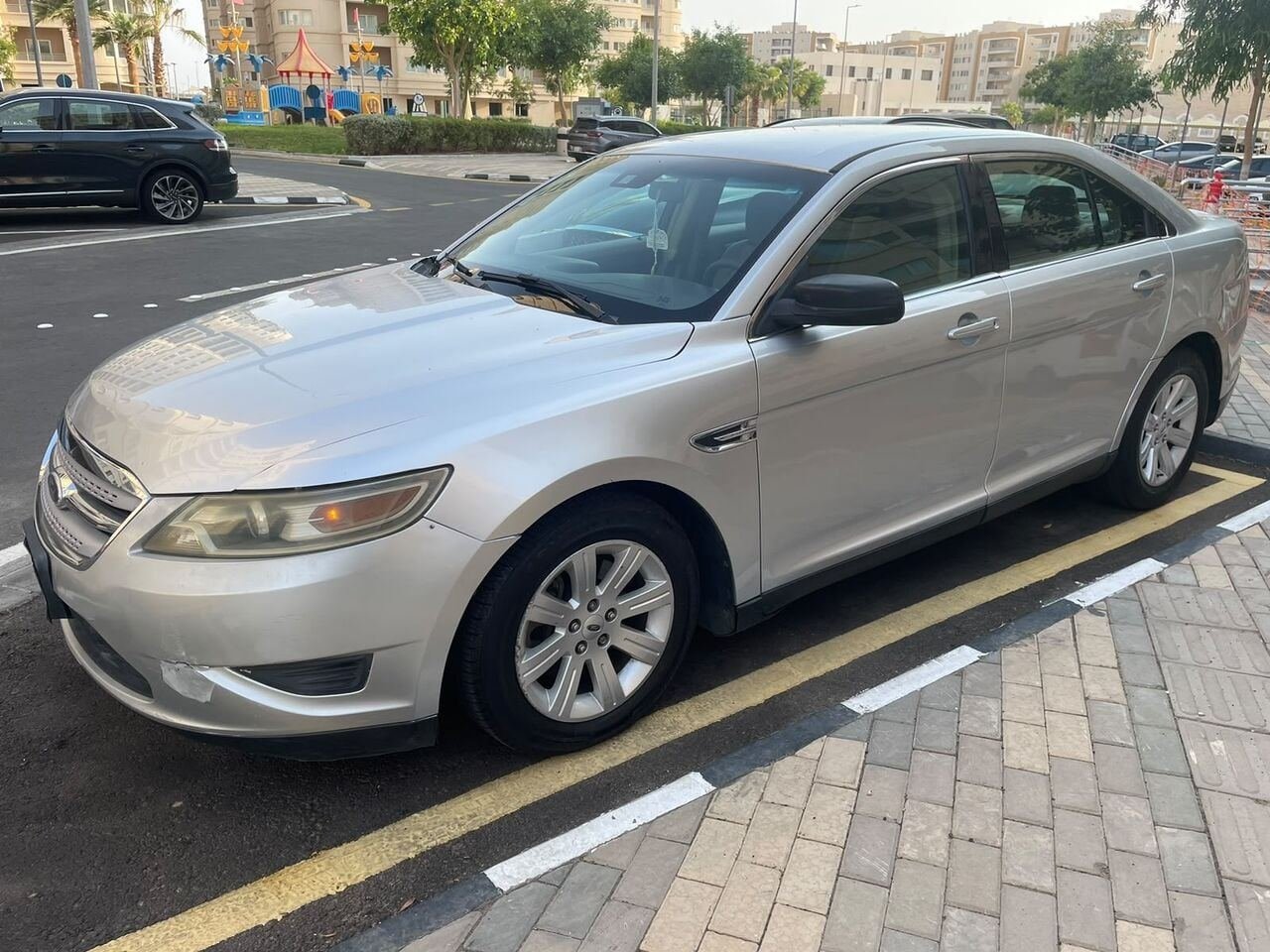SAR 22000, Ford Taurus SEL 2010, 2010, Automatic, 273000 KM, Clean - - 273,000 Km