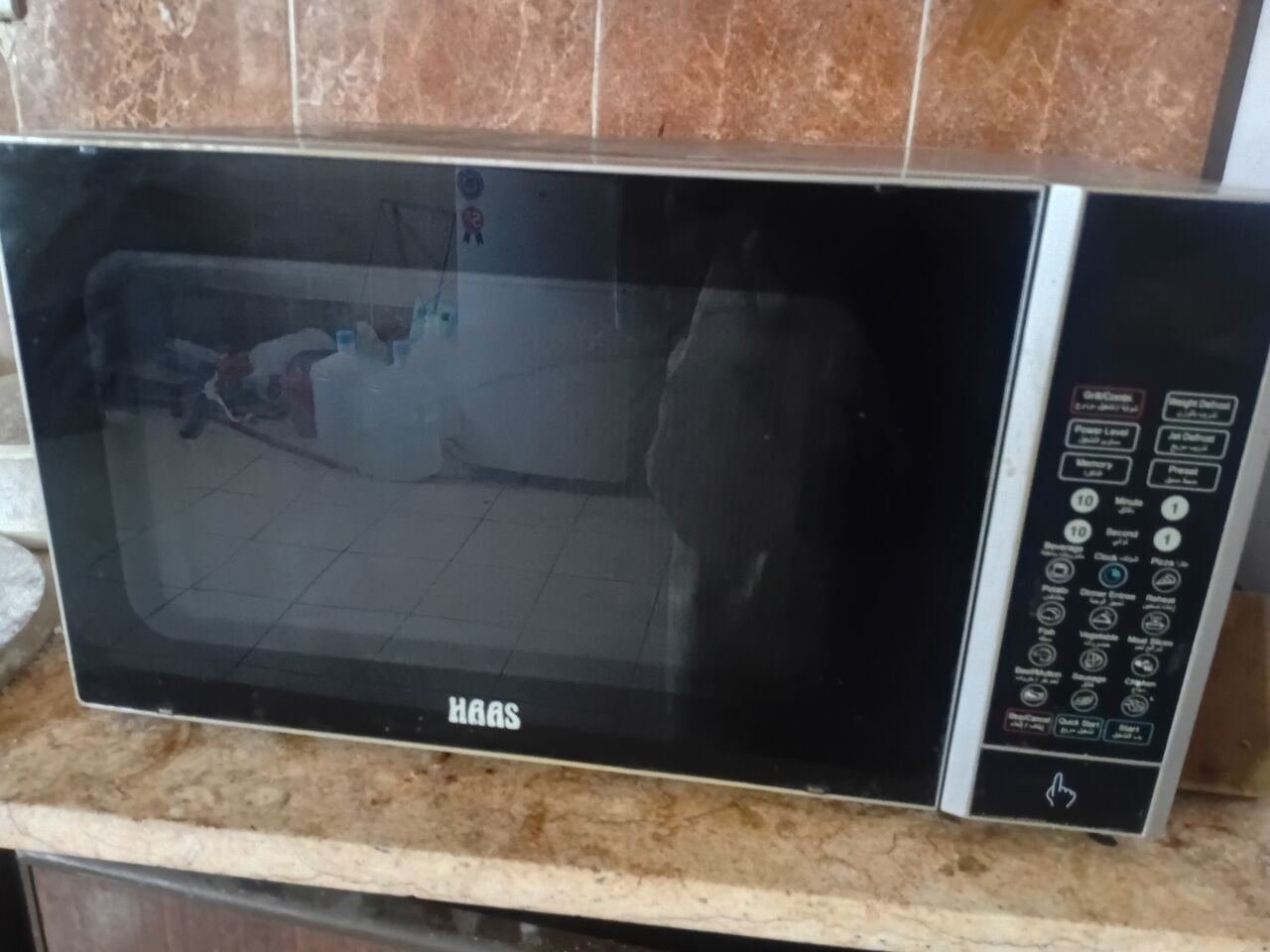 SAR 235, Big Microwave Oven In Excellent Working Condition With Preset Cooking And Reheat Options