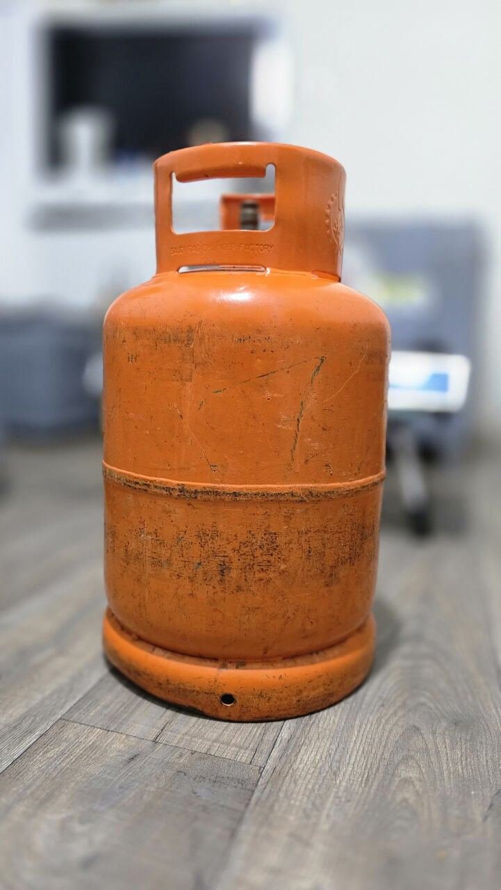 SAR 450, Sofas, Stove With Cylinder