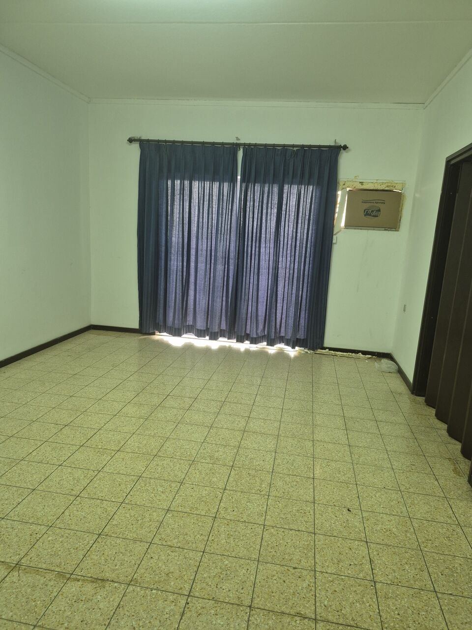 SAR 650/month, Separate Single Big Room Available (sharing Toilet 2 Person) Electric And Water Bill)