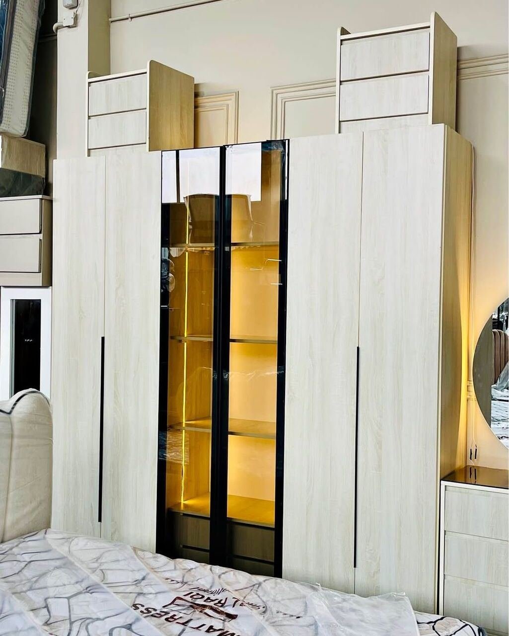 SAR 1500, Modern Aluminum Mirrors Wardrobe Available In Jeddah
