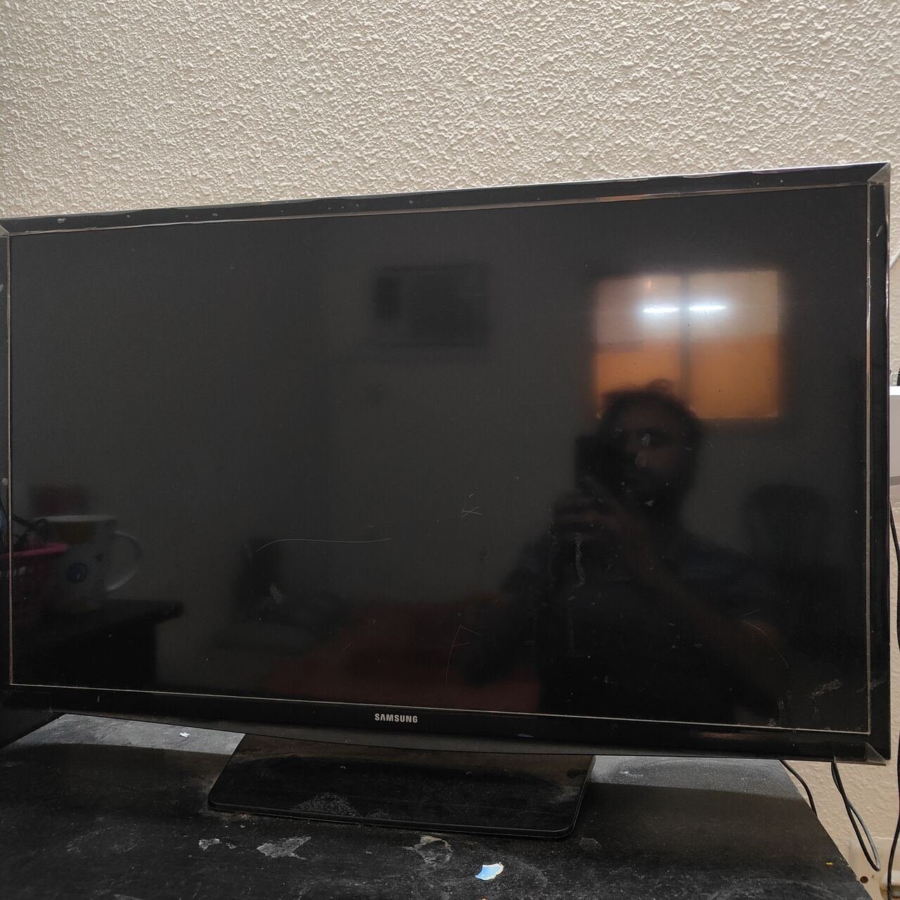SAR 250, SAMSUNG TV, 33 Inches LED .... 250 Riyal Only