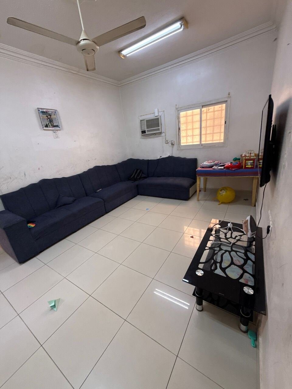 SAR 2700/month, 3 BR, Contract Transfer 3 Room+hall Family Flat