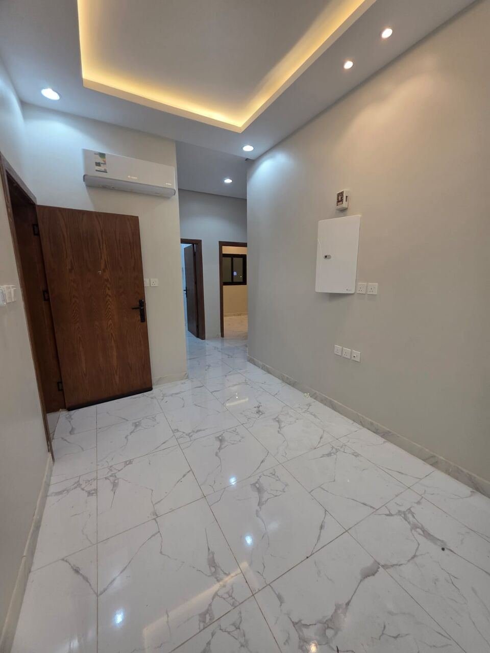 SAR 20600/year, 2 BR, Consists Of:- 2 Bedrooms, A Living Room , 2 Bathrooms, And A Kitchen, Garond Floor, Exte