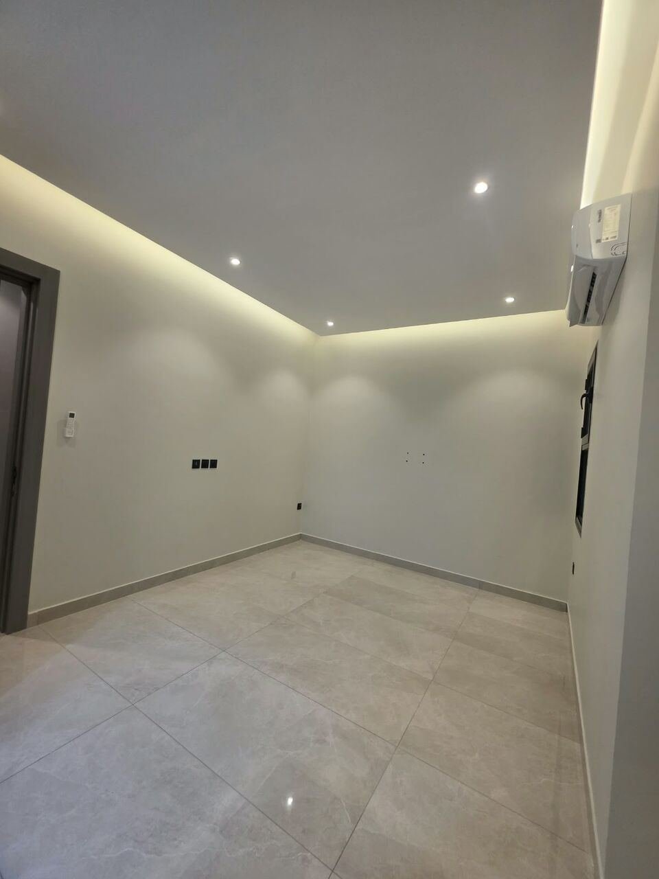 SAR 26600/year, 2 BR, Consists Of:- 2 Bedrooms, A Living Room , 2 Bathrooms, And A Kitchen, Fast Floor, Intern