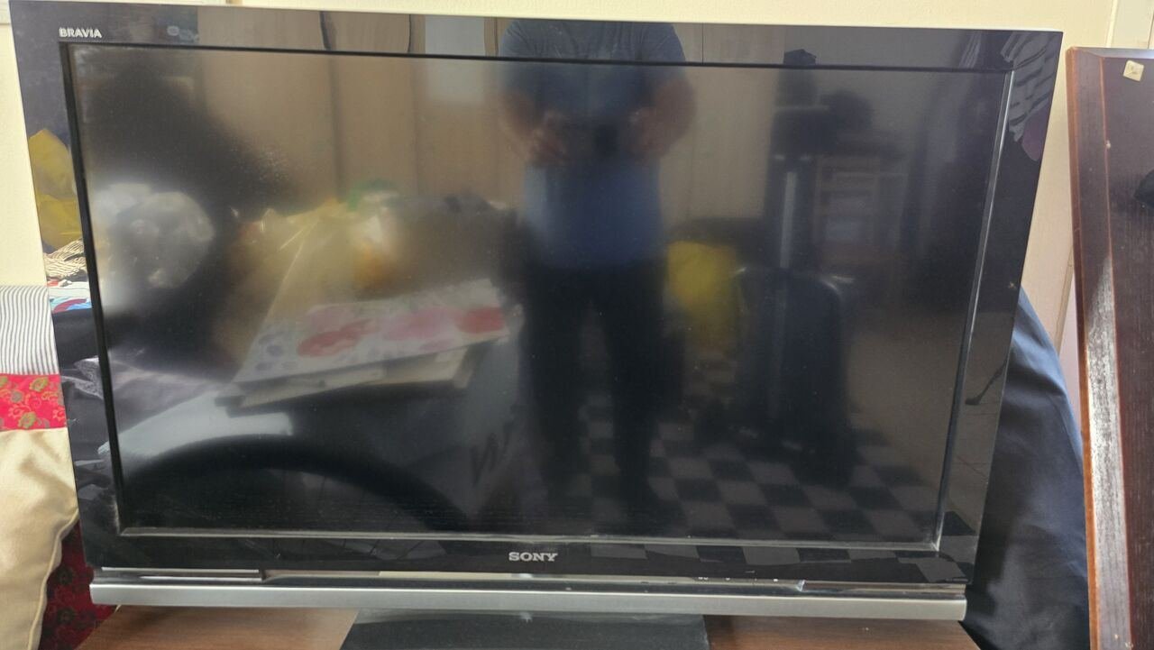 SAR 350, Sony Bravia 40" LCD TV