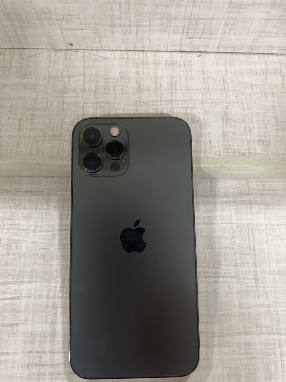 SAR 1150, IPhone 12 Pro 128 GB Grey 90% Battery