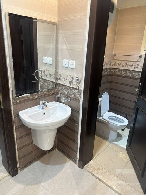 SAR 48000/year, 3 BR, Flat For Rent In Al-Sulaimaniyah, Behind The McDonald’s On Al-Dabab Street.