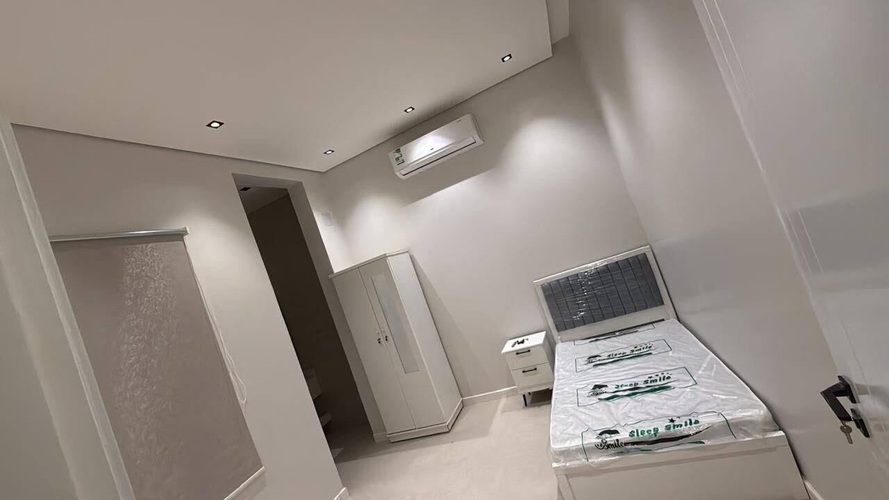 SAR 1700, Fully Furnished Executive Rooms Available For A Professional Bachelor's