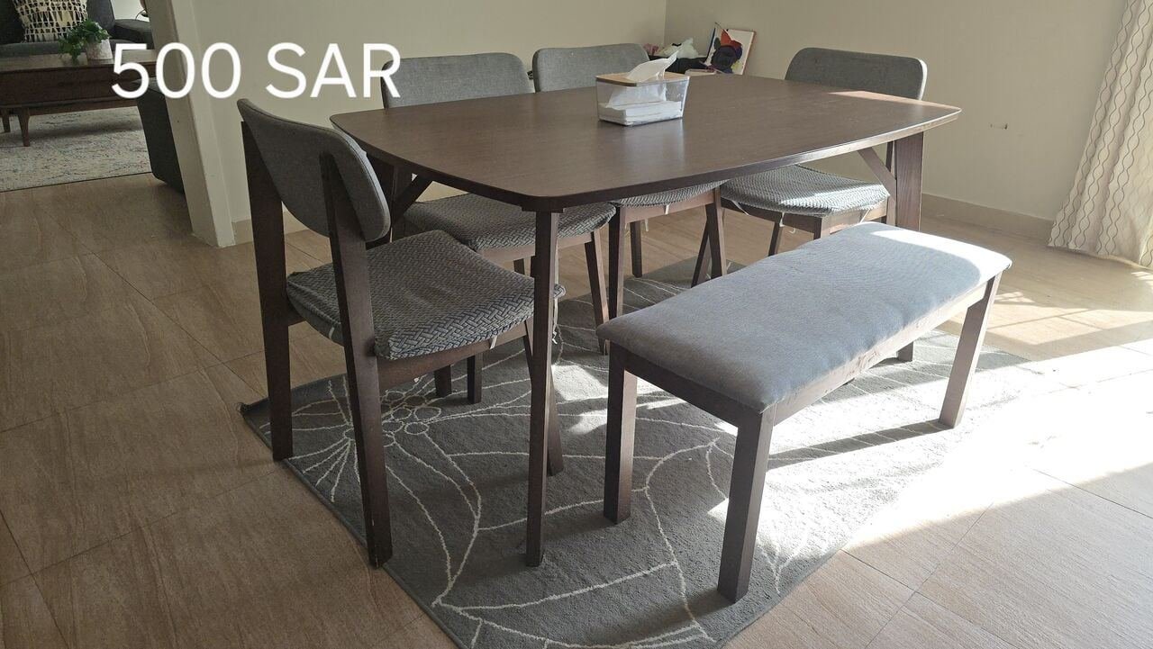 SAR 500, Dining Table For Sale