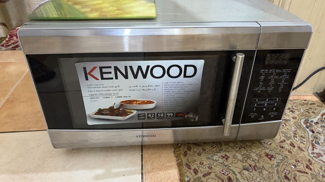 SAR 450, Kenwood Microwave Oven Excellent Condition