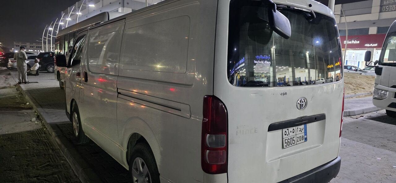 SAR 55, 2018 PETROL, 2018, Manual, 211000 KM, TOYOTA HAICE Cargo VAN For Sale.petrol
