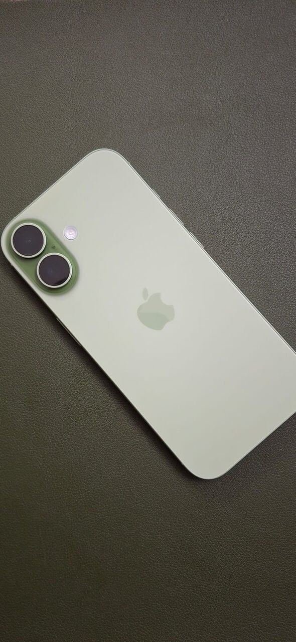 SAR 3399, Used IPhone 17 256 GB - ESim - Middle East - Sage Green - Almost New Condition For Sell