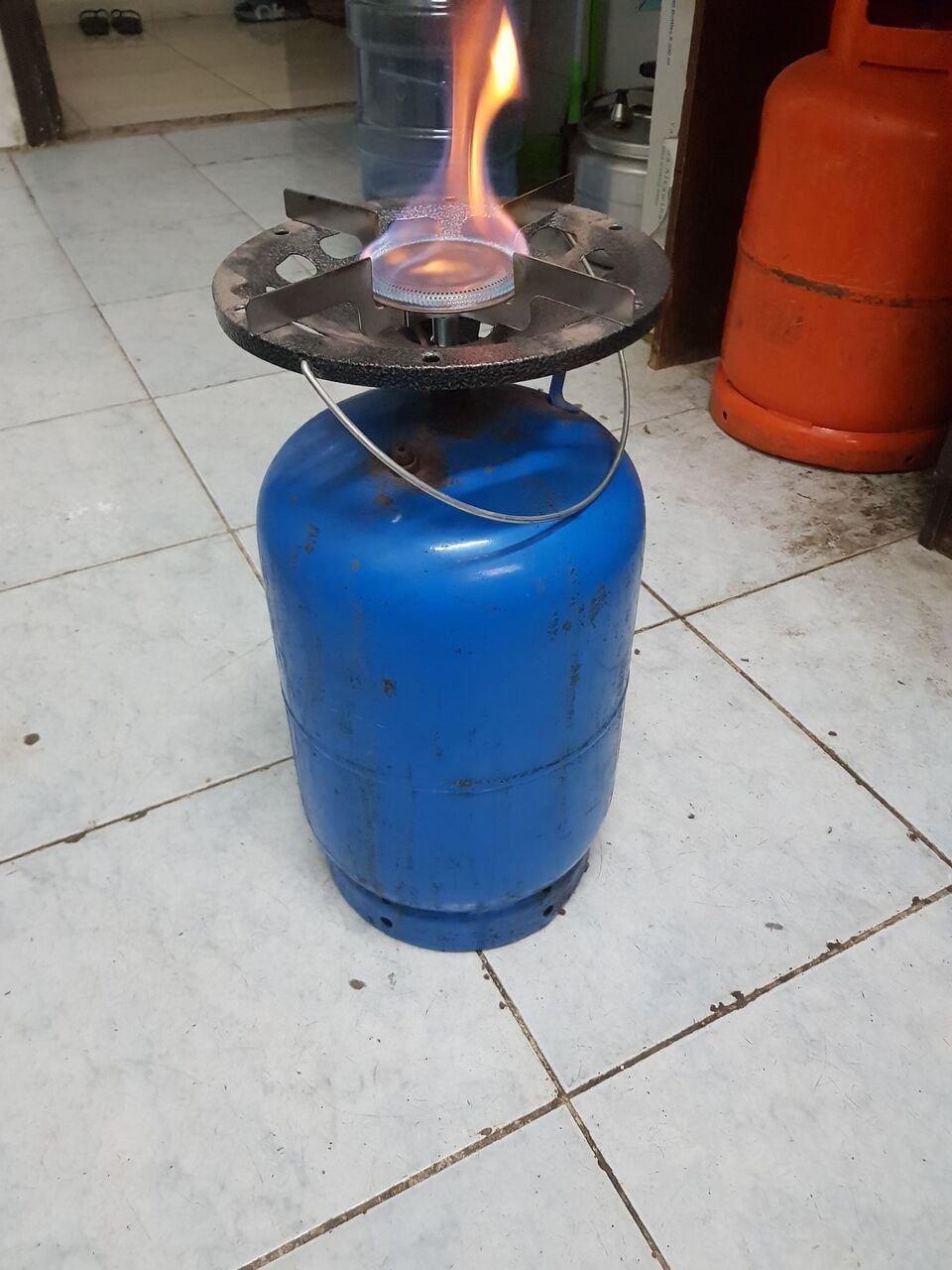 SAR 75, Portable Gas Cylinder, Sandwich Toaster - Urgent Sale