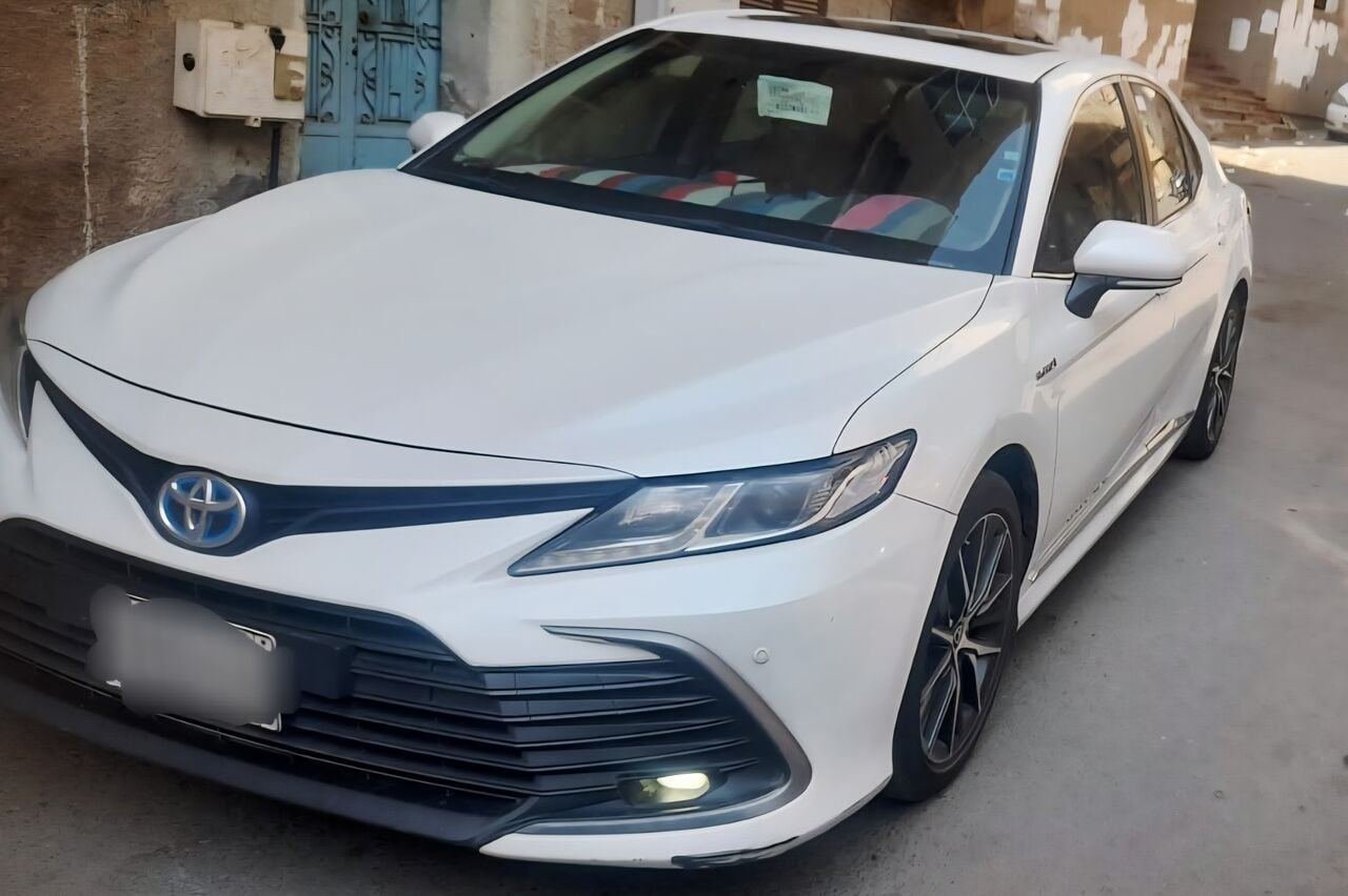 🚘 Urgent Lease Transfer – Toyota Camry 2024 Hybrid GLE 📍 Location: Makkah, Saudi Arabia