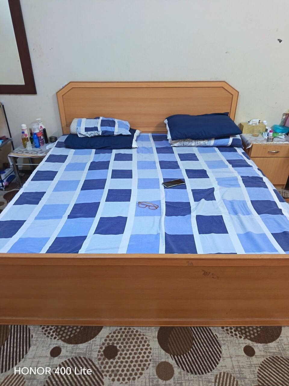 SAR 700, Furniture