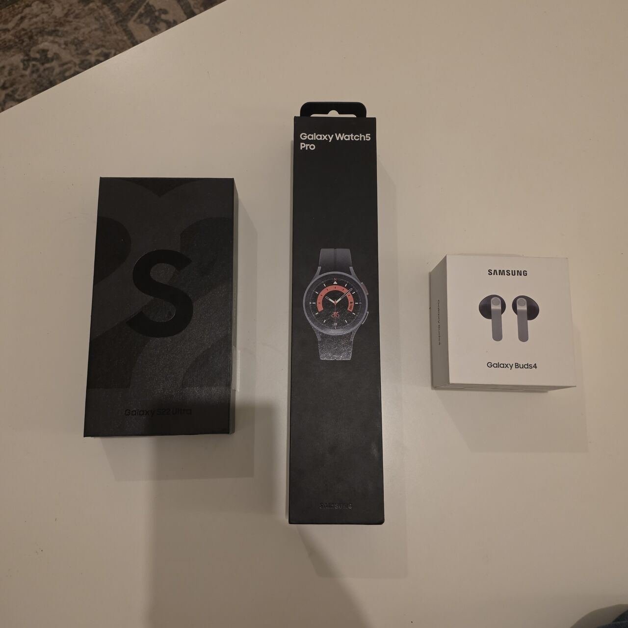SAR 2700, Samsung S22 Ultra 512GB + Galaxy Watch 5 Pro + Galaxy Buds
