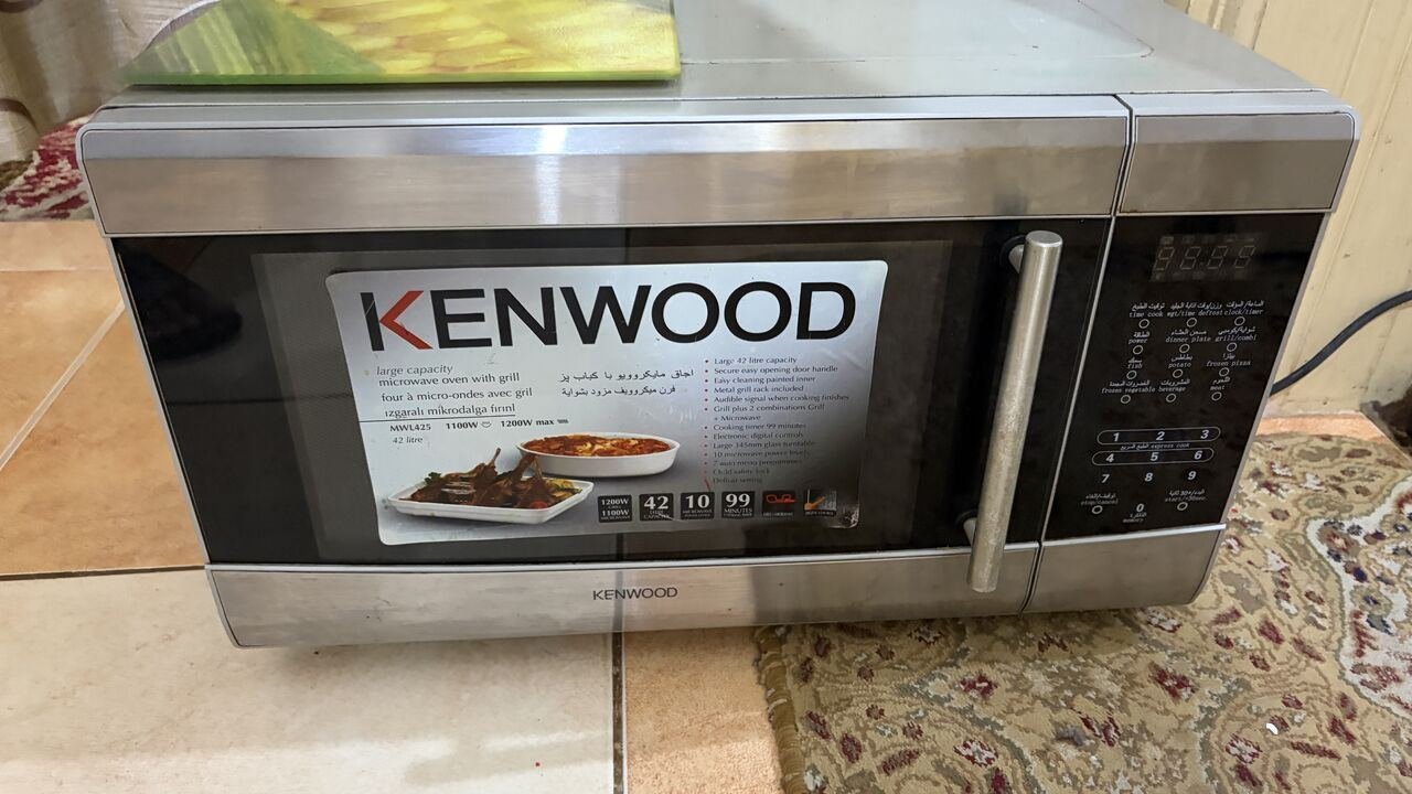 SAR 400, Kenwood Microwave Oven 42 Ltrs In Excellent Condition