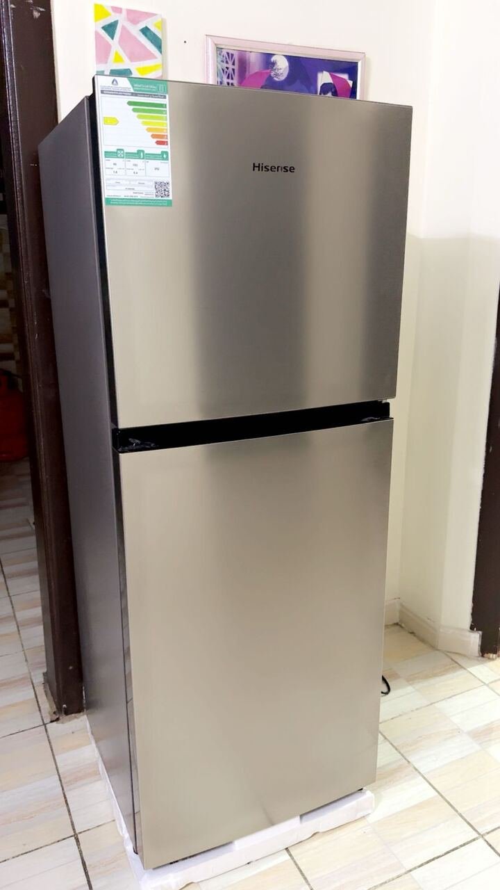 SAR 850, Hisense Refrigerator For Sale – 5\.4 Cu\. Ft\. Silver, No\-Frost Freezer
