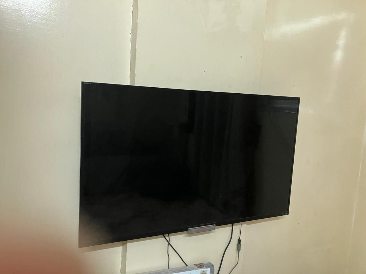 SAR 680, Sony LCD Smart TV