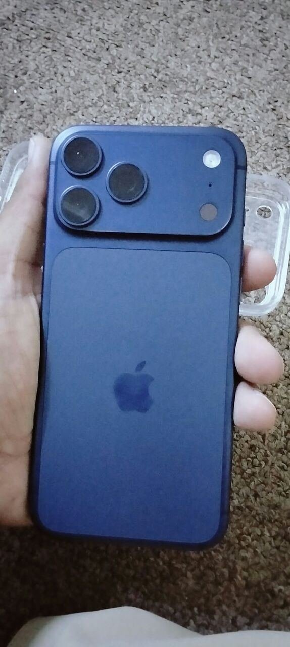 SAR 4700, IPhone 17 Pro Max, Deep Blue