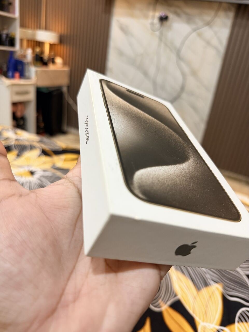 SAR 2700, Iphone 15 Pro Max 256 Gb Natural Titanium