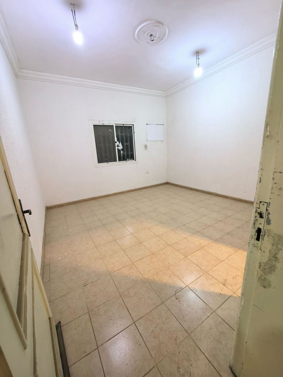 SAR 900/month, 1 BR, Room+Attached Bathroom