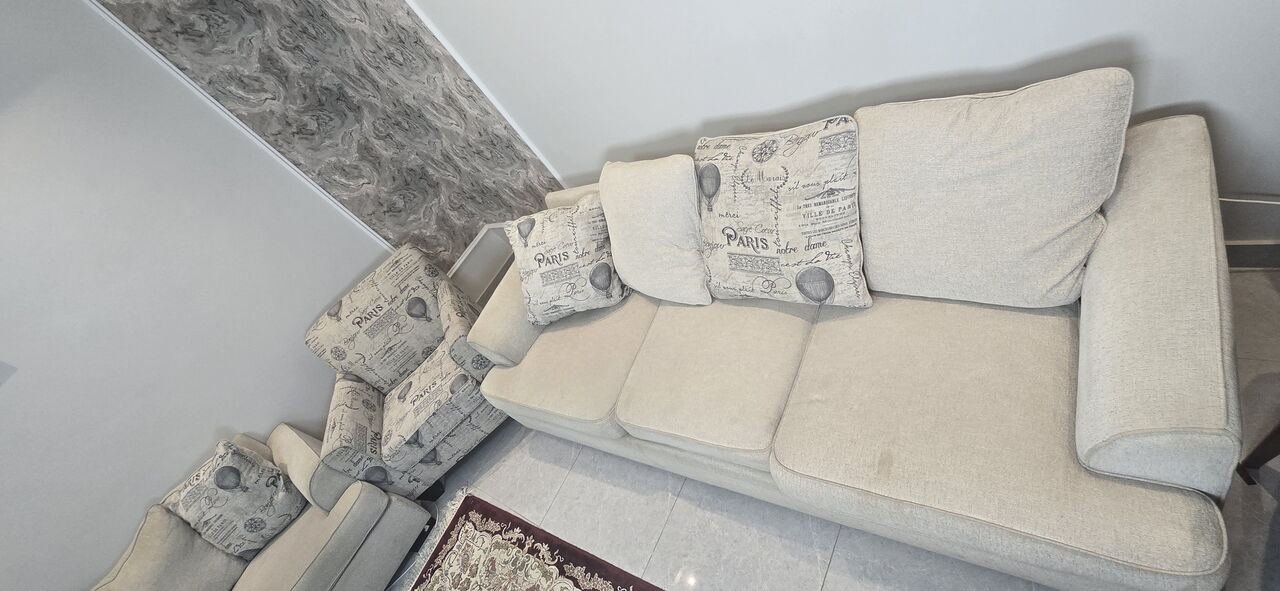 SAR 2500, American 7-Seater Sofa Set 4 Pieces