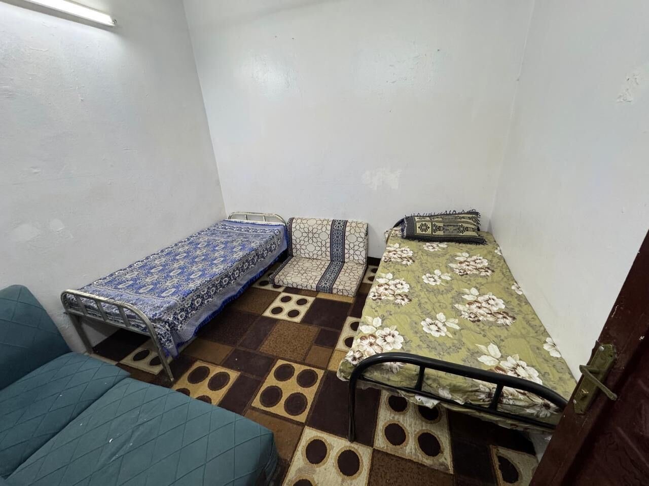 SAR 850/month, Furnished Room Available For Bachelor, Front Of Manfouha Metro Station (Blue Line).
